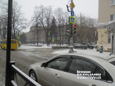 С приходом весны центральные улицы Екатеринбурга оказались затоплены