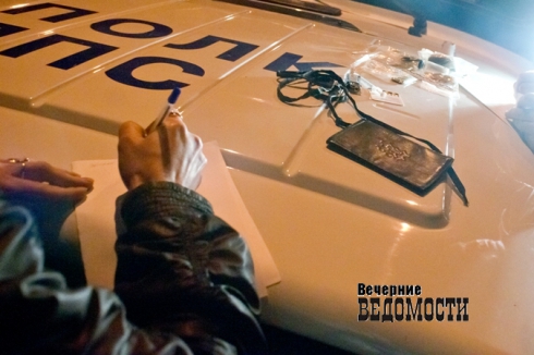 На Урале полицейские забрали детей у горе-матери