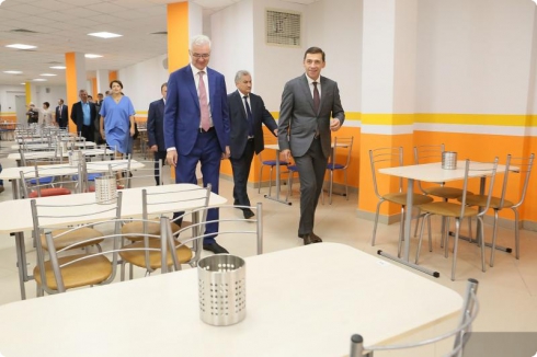Евгений Куйвашев открыл «президентский» образовательный комплекс в поселке Мичуринском