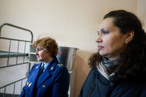 Члены Совета при президенте России по правам человека попали в спецприемник Екатеринбурга (фото)