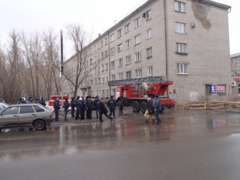 В Кургане в стене дома по Станционной пошли трещины. МЧС: жильцы покинули квартиры до выяснения обстоятельств