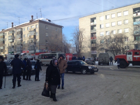 В Кургане из-за пожара в общежитии эвакуировали жильцов с нескольких этажей