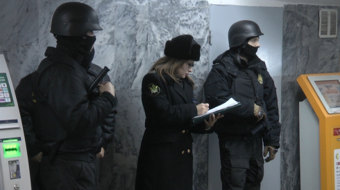 В переходах двух станций екатеринбургского метро демонтировали киоски