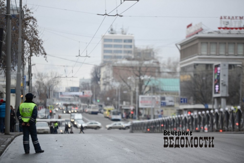 Свердловских единороссов раскачали после спячки