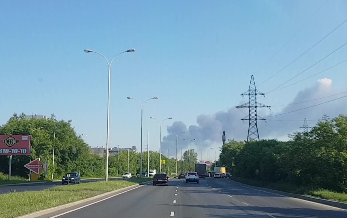 Крупный пожар в Екатеринбурге: горят склады на Совхозной