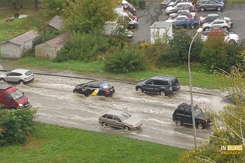 В Екатеринбурге дождь стал причиной нескольких ДТП