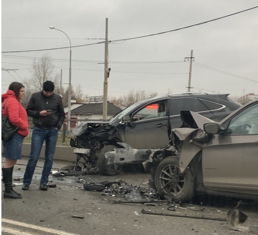 Жёсткая автомобильная «заруба» на улице Щербакова в Екатеринбурге, но, к счастью, обошлось без жертв