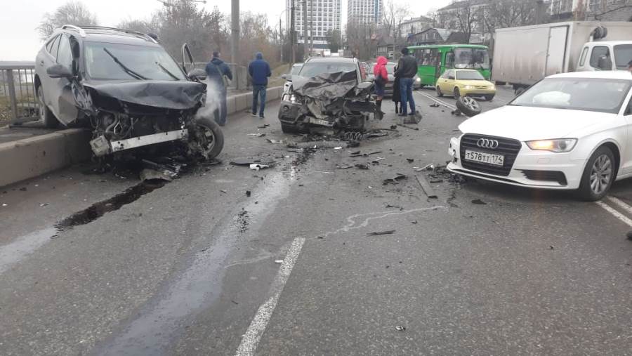 Жёсткая автомобильная «заруба» на улице Щербакова в Екатеринбурге, но, к счастью, обошлось без жертв