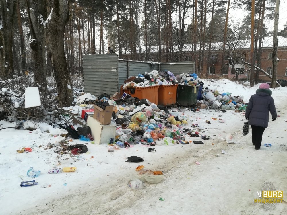 В Екатеринбурге территория 19-го военного городка превратилась в большую мусорную свалку