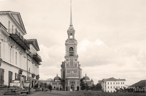 Митрополит Кирилл просит убрать останки с площади 1905 года