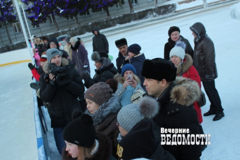 На центральной площади Кургана открыли каток по просьбе горожан. Потапов: «Мы ждем от вас новых инициатив»