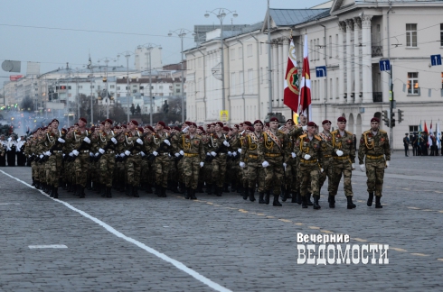 Генеральная репетиция парада Победы прошла в Екатеринбурге (ФОТО)