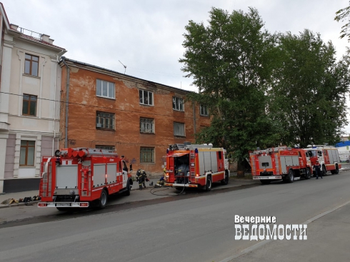 В Екатеринбурге загорелся жилой многоквартирный дом