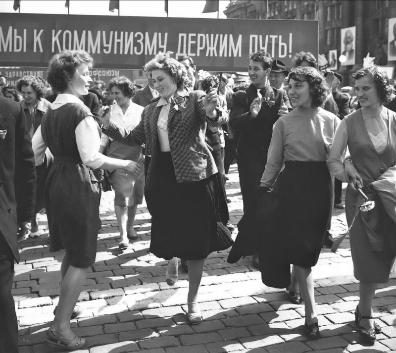 «Екатеринбург. История города в фотографии. 1960-е — 1991»