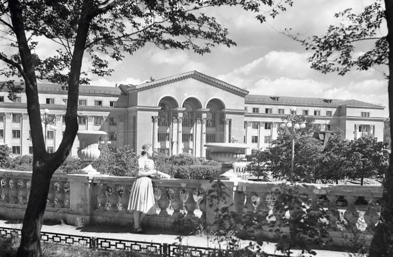 «Екатеринбург. История города в фотографии. 1960-е — 1991»