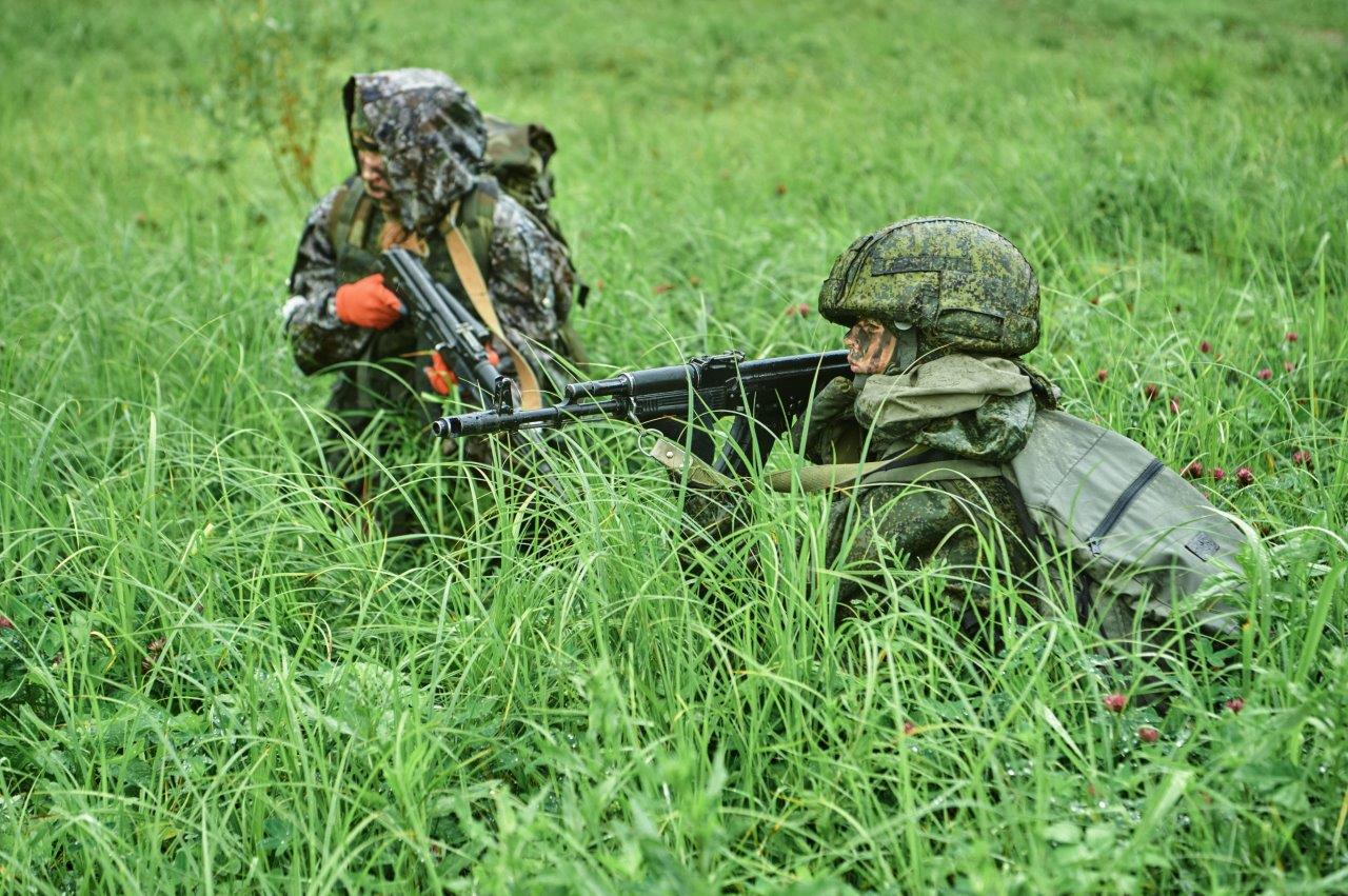 Десятки школьников приняли участие в военно-патриотических обучающих сборах на аэродроме Быньги