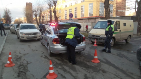 В Екатеринбурге столкнулись инкассаторская машина и четыре автомобиля 