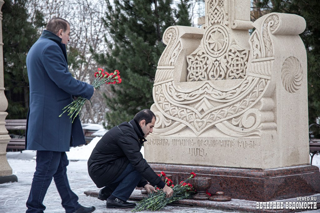 В Екатеринбурге почтили память жертв разрушительного землетрясения в Армении