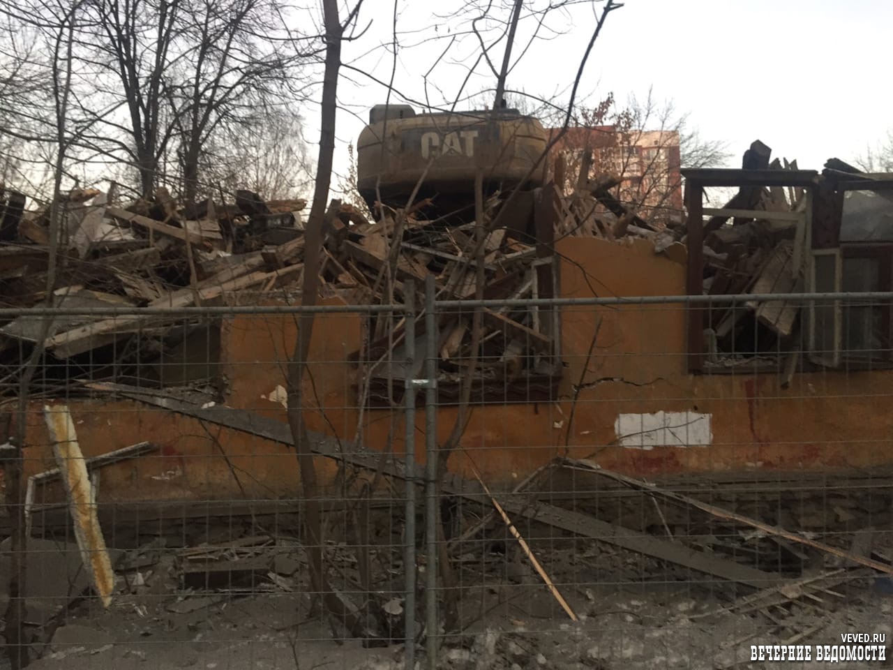 В Екатеринбурге на Втузгородке начали снос аварийных домов. На их месте появится новый ЖК