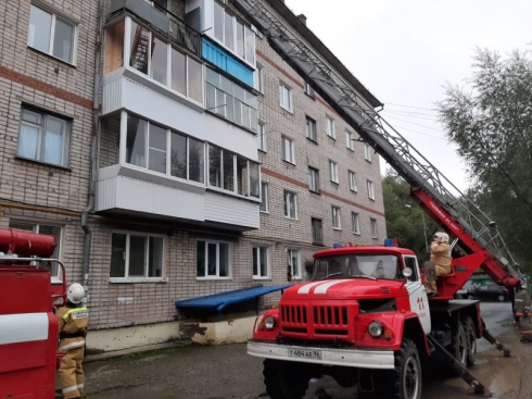 В Нижнем Тагиле из-за пожара в пятиэтажке эвакуировали 8 человек 