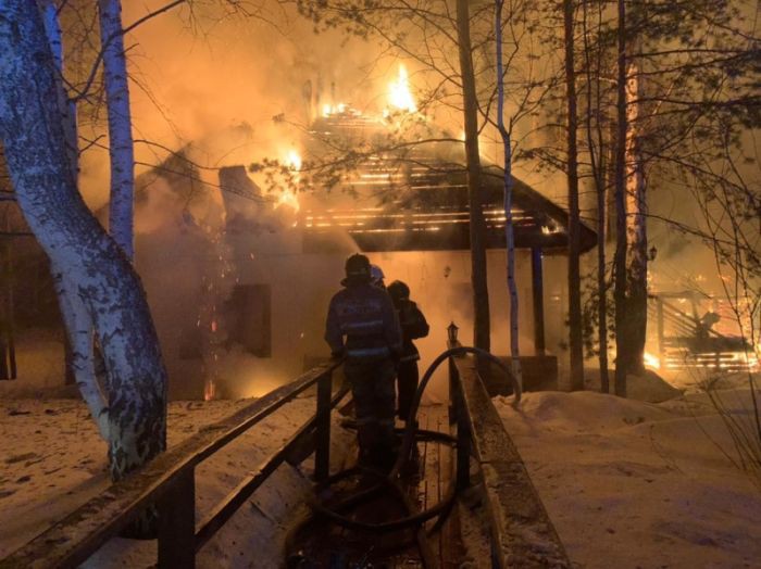 Ночью в Верхней Пышме разгорелся пожар на площади 81 квадратного метра