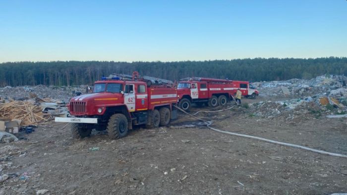 На мусорном полигоне в Березовском произошел пожар