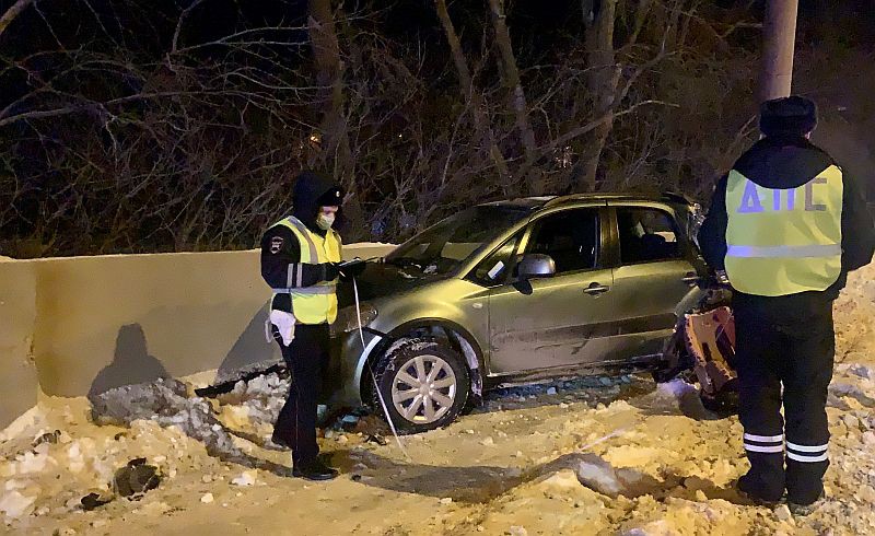 В столкновении двух легковушек в Екатеринбурге пострадали четыре человека