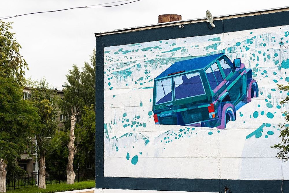 На стене лицея на Химмаше в Екатеринбурге повился арт-объект