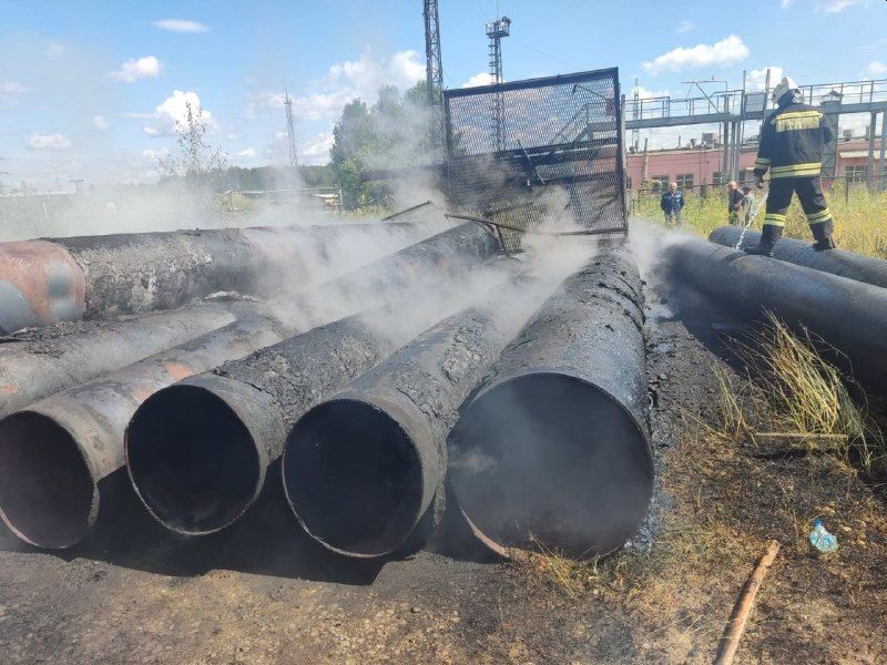 В промзоне на Эльмаше в Екатеринбурге произошел пожар